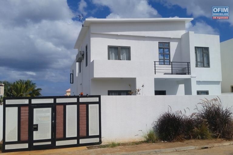 Stunning new 3-bedroom villa with private pool for long-term rental in Flic en Flac, located in a quiet residential area, ideal for a family