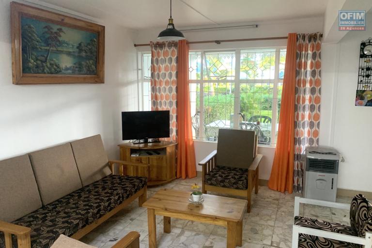 Flic En Flac, three-bedroom duplex for rent with swimming pool, located in a quiet, secure complex, close to the beach and shops.