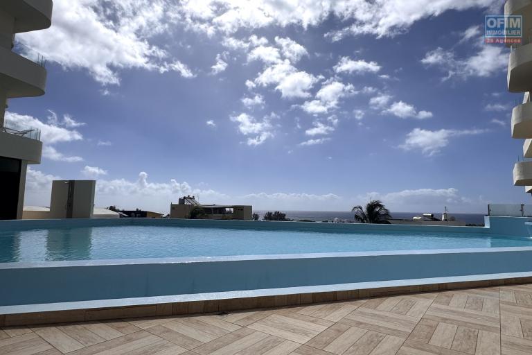 Flic en Flac &ndash; For rent, beautiful 2-bedroom apartment located in a luxury residence with swimming pool, gym and covered parking.