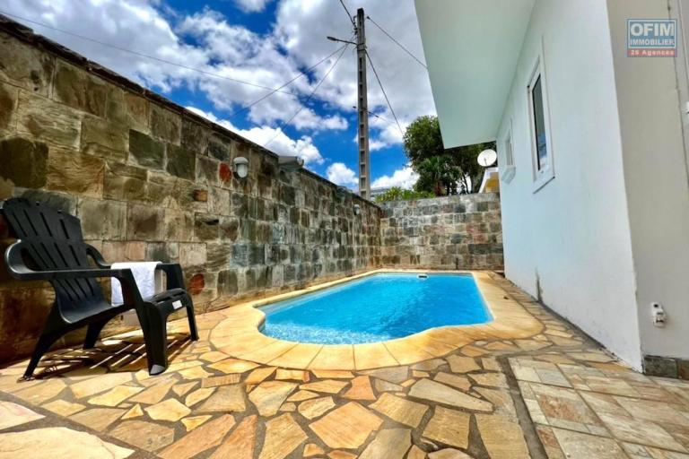 Charming three-bedroom villa with an office and swimming pool in a quiet location in Flic En Flac for rent.