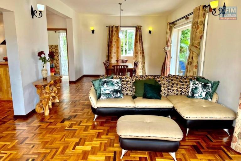 Charming three-bedroom villa with an office and swimming pool in a quiet location in Flic En Flac for rent.