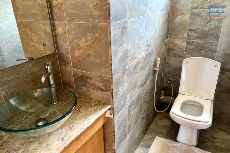 Charming three-bedroom villa with an office and swimming pool in a quiet location in Flic En Flac for rent.