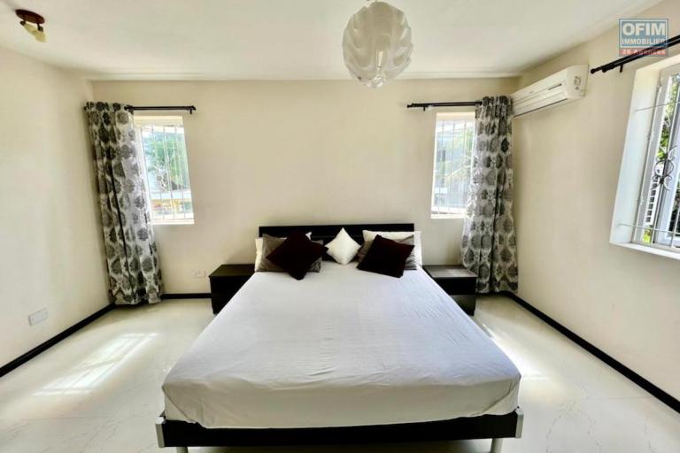 Charming three-bedroom villa with an office and swimming pool in a quiet location in Flic En Flac for rent.