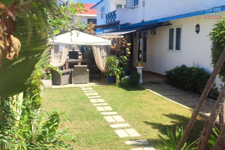 Albion – For sale, two villas with swimming pools, close to the beach