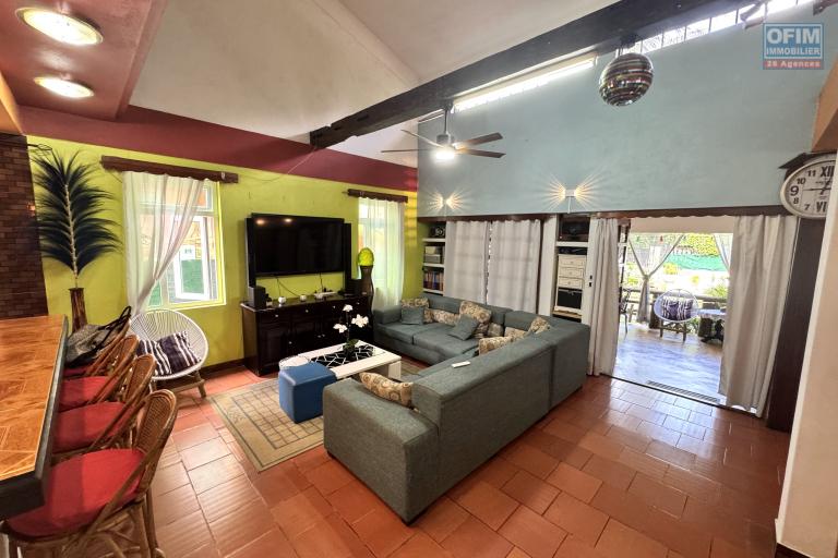 Albion – For sale, two villas with swimming pools, close to the beach