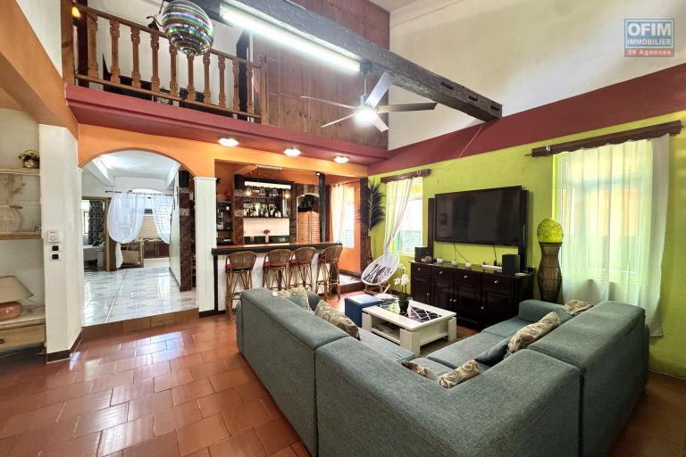 Albion – For sale, two villas with swimming pools, close to the beach