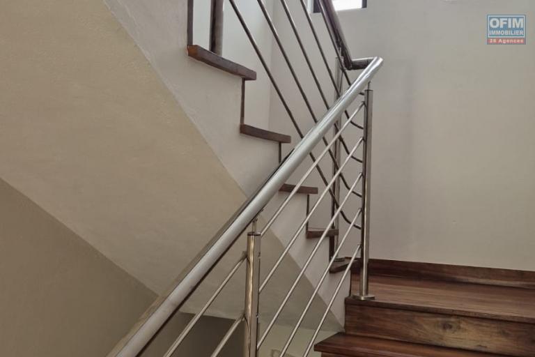 Sale House / Villa FLIC EN FLAC - ALBION – photo 9 of 12 – Staircase