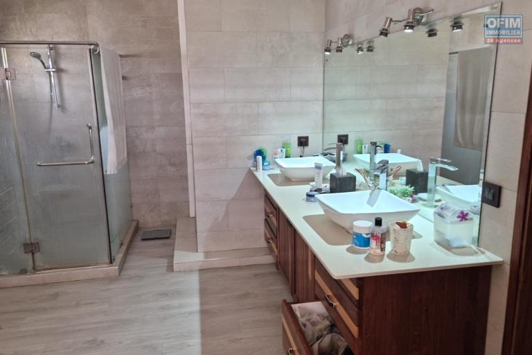 Sale House / Villa FLIC EN FLAC - ALBION – photo 11 of 12 – Shower room