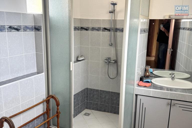 Tamarin, charming 3-bedroom duplex for rent located in a secure residence with communal swimming pool and a large, quiet park.