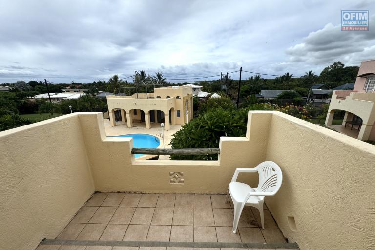 Tamarin, charming 3-bedroom duplex for rent located in a secure residence with communal swimming pool and a large, quiet park.