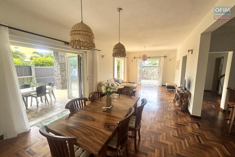 Charming three-bedroom villa with an office and swimming pool in a quiet location in Flic En Flac for rent.