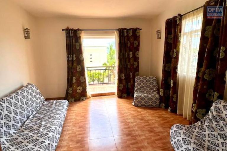 Charming three-bedroom villa with an office and swimming pool in a quiet location in Flic En Flac for rent.