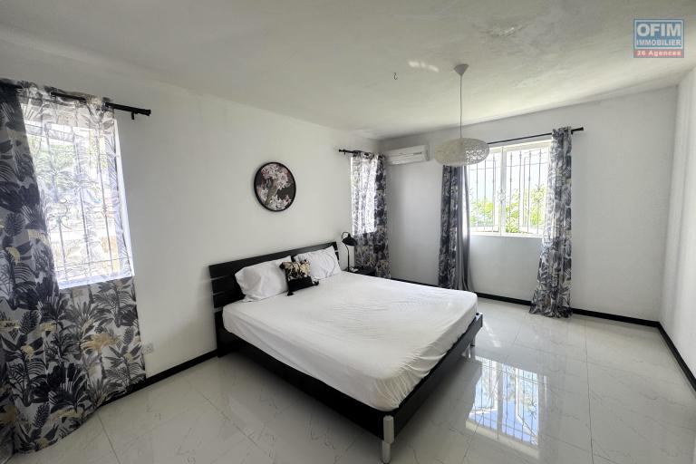 Charming three-bedroom villa with an office and swimming pool in a quiet location in Flic En Flac for rent.