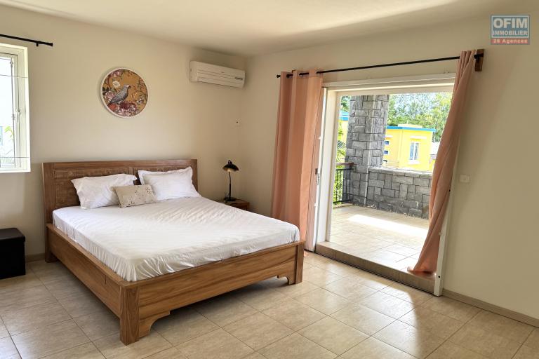 Charming three-bedroom villa with an office and swimming pool in a quiet location in Flic En Flac for rent.