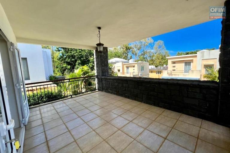 Charming three-bedroom villa with an office and swimming pool in a quiet location in Flic En Flac for rent.