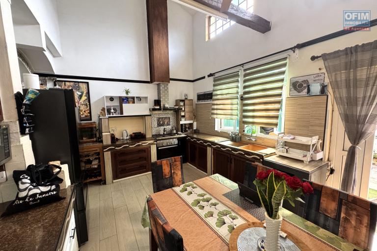 Albion &ndash; For sale, two villas with swimming pools, close to the beach