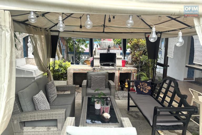 Albion &ndash; For sale, two villas with swimming pools, close to the beach