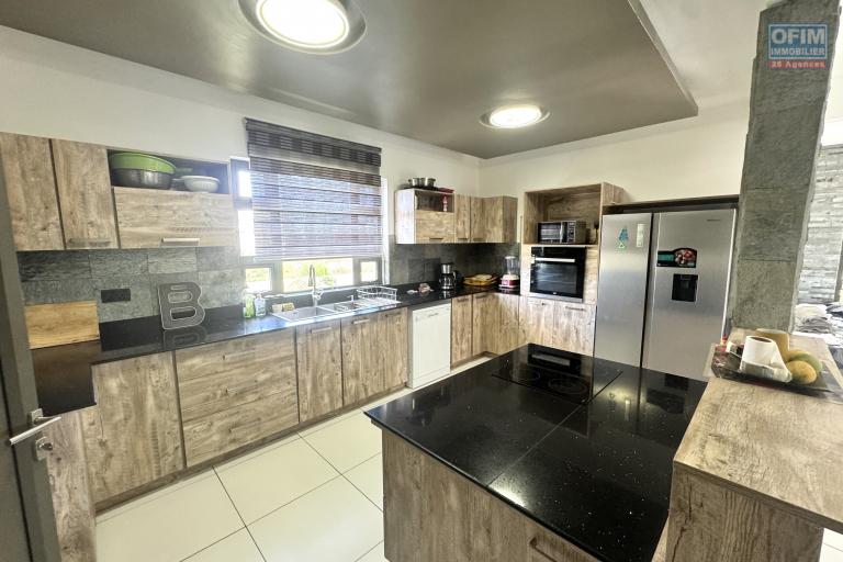 4-bedroom house with pool and rooftop terrace &ndash; Long-term rental in Flic en Flac