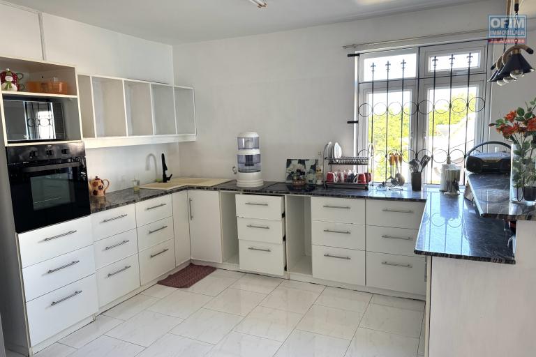 Flic en Flac &ndash; For Rent: Beautiful 3-Bedroom Beachfront Apartment