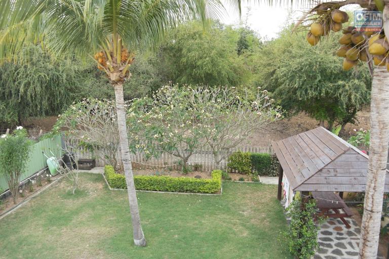 Flic en Flac, 2-bedroom apartment for rent in a villa 300 meters from the beach with a shared garden