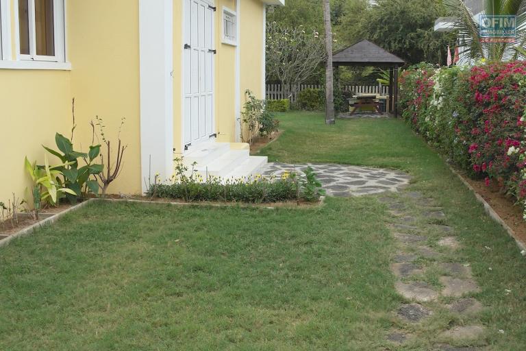 Flic en Flac, 2-bedroom apartment for rent in a villa 300 meters from the beach with a shared garden