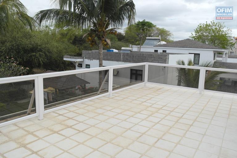 Flic en Flac, 2-bedroom apartment for rent in a villa 300 meters from the beach with a shared garden