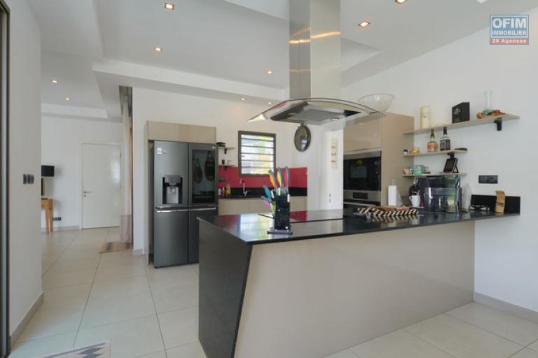 I am offering you, off the record, long-term rental in Cap Malheureux.