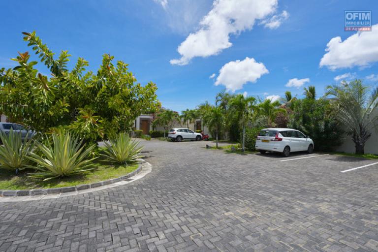 For sale: villa in a prestigious residence accessible to foreigners. Two minutes from the center of Grand Baie.