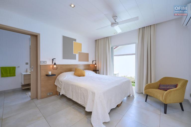 For sale: villa in a prestigious residence accessible to foreigners. Two minutes from the center of Grand Baie.