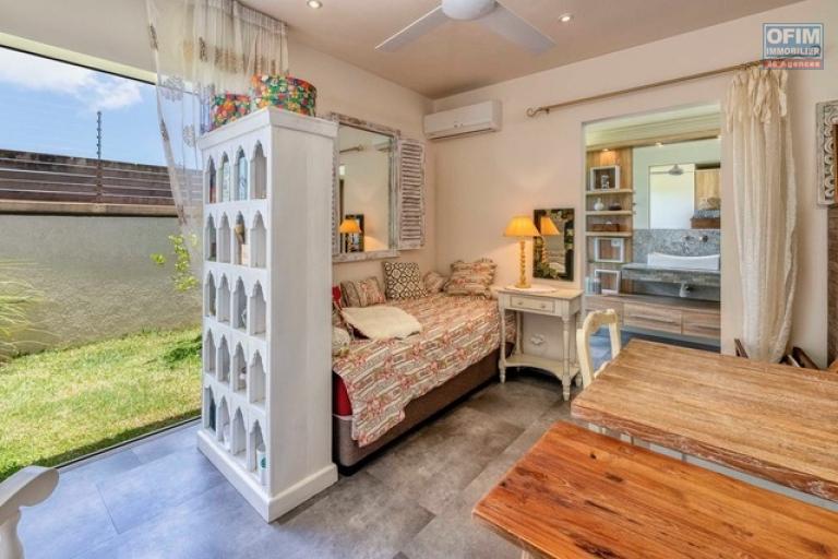 For sale: villa in a prestigious residence accessible to foreigners. Two minutes from the center of Grand Baie.