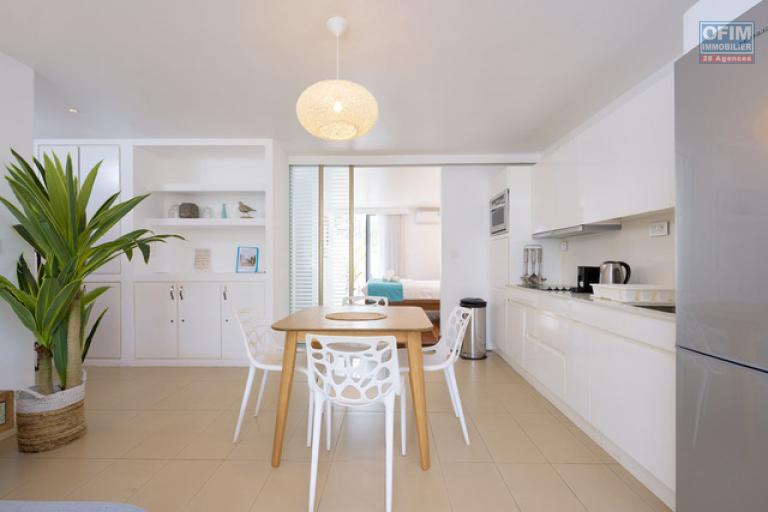 For sale: one bedroom apartment with en suite on the ground floor, furnished and equipped, accessible to foreigners in Mont Choisy.