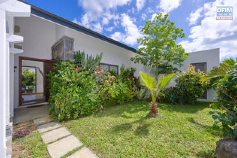 For sale: magnificent villa in a residence accessible to foreigners in Grand Baie, La Salette.