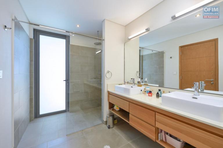 For sale: magnificent villa in a residence accessible to foreigners in Grand Baie, La Salette.