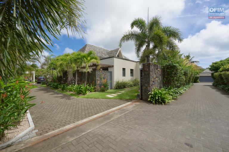 For sale: magnificent villa in a residence accessible to foreigners in Grand Baie.