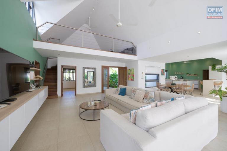 For sale: magnificent villa in a residence accessible to foreigners in Grand Baie.