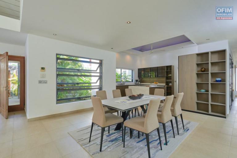 For sale: magnificent villa in a residence accessible to foreigners in Grand Baie.