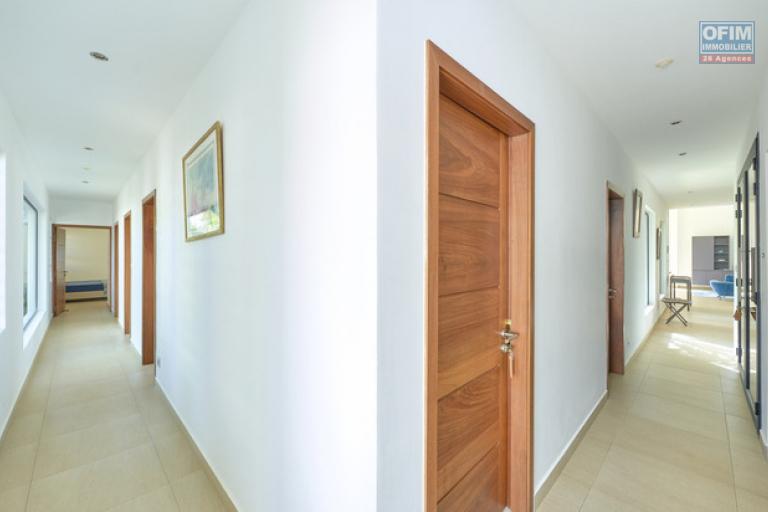 For sale: magnificent villa in a residence accessible to foreigners in Grand Baie.