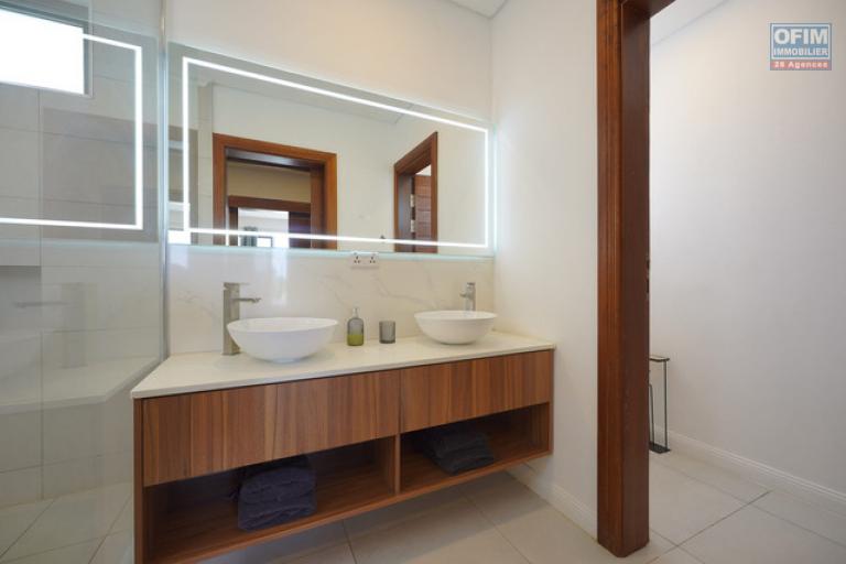 For sale: 3-bedroom apartment accessible to foreigners in Pointe aux Cannoniers.