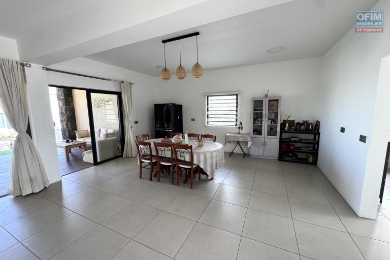Sale House / Villa FLIC EN FLAC - ALBION – photo 6 of 10 – Spacious dining room