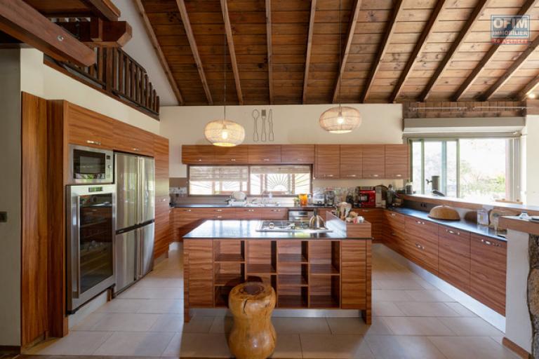 For sale: magnificent villa in a residence accessible to foreigners in Pereybere.