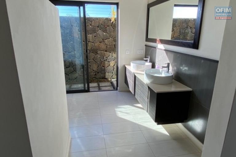 For sale: magnificent villa in a residence accessible to foreigners in Pereybere.