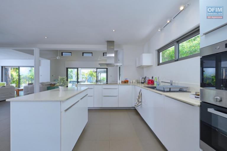 For sale: 3-bedroom villa accessible to foreigners, ideally located in La Salette, Grand Baie.