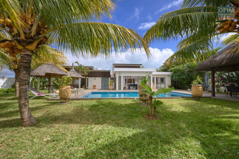 For sale: 4-bedroom villa accessible to foreigners, ideally located in La Salette, Grand Baie.
