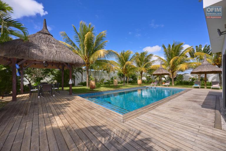 For sale: 4-bedroom villa accessible to foreigners, ideally located in La Salette, Grand Baie.