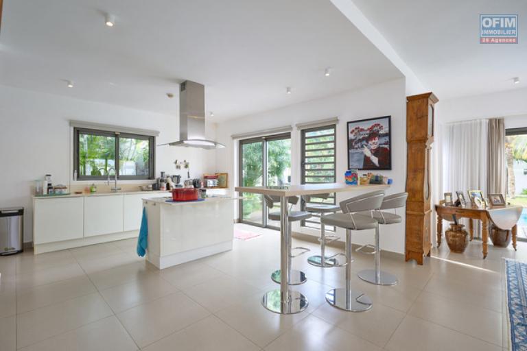 For sale: 4-bedroom villa accessible to foreigners, ideally located in La Salette, Grand Baie.