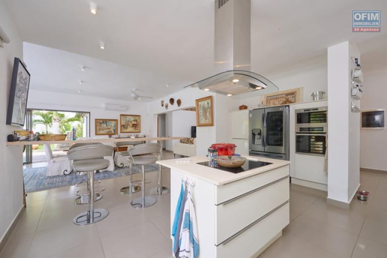 For sale: 4-bedroom villa accessible to foreigners, ideally located in La Salette, Grand Baie.