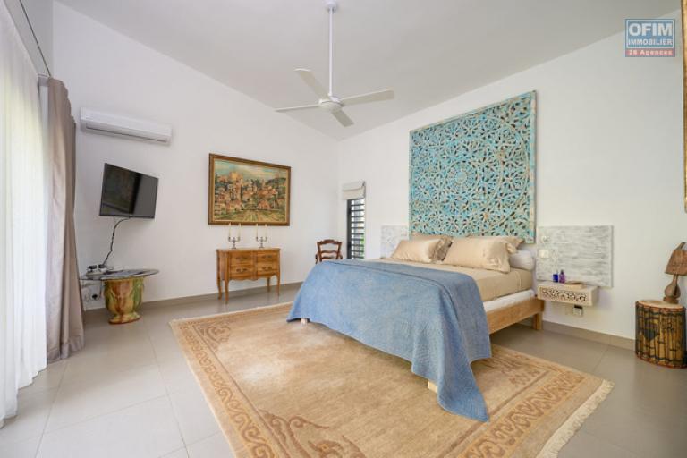 For sale: 4-bedroom villa accessible to foreigners, ideally located in La Salette, Grand Baie.