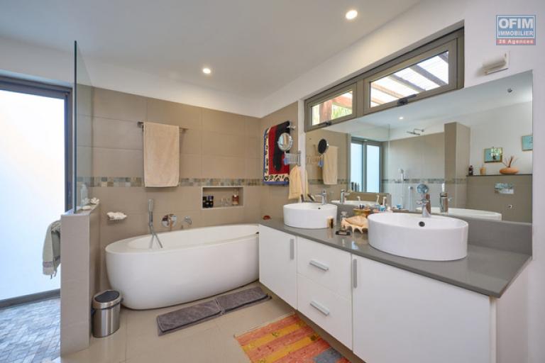 For sale: 4-bedroom villa accessible to foreigners, ideally located in La Salette, Grand Baie.