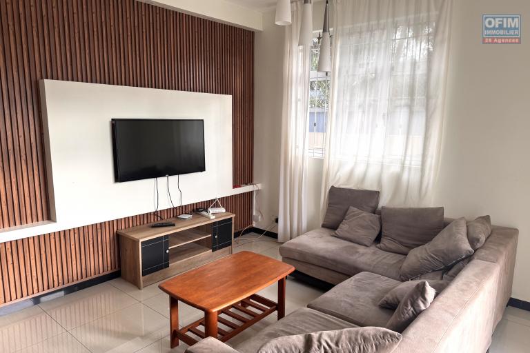 Long-term rental in Flic en Flac: modern ground-floor apartment with swimming pool.