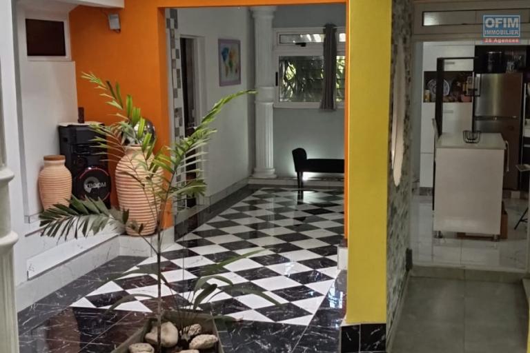 Exceptional 120 m² duplex with a 170 m² landscaped garden in The Vale – A rare and unique property